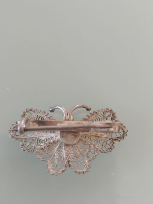 broche de borboleta em filigrana de prata antiga