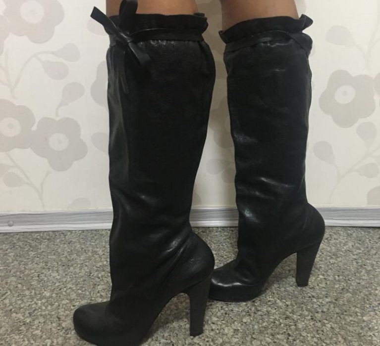 Фирменные кожаные сапоги Marc Jacobs