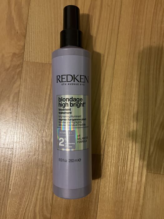 Redken blondage high bright spray z witaminą c na włosy 2% 250 ml