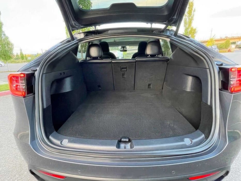 Tesla Model Y Long Range      2020