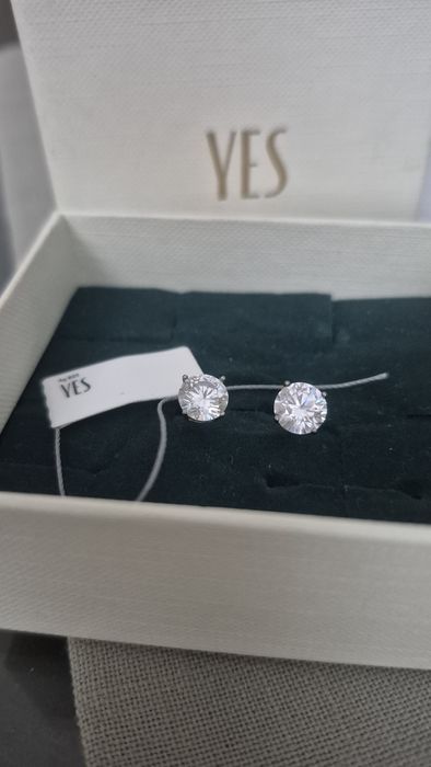 Srebrne kolczyki YES z dużą cyrkonią