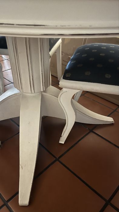 Mesa de jantar com cadeiras