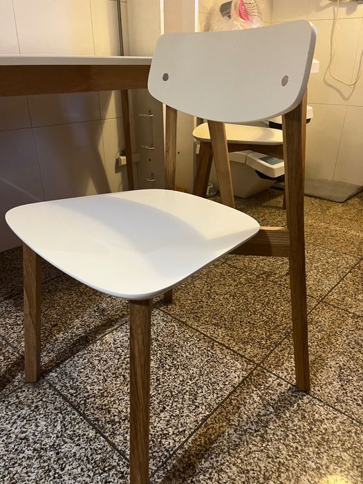 Mesa + cadeiras de cozinha