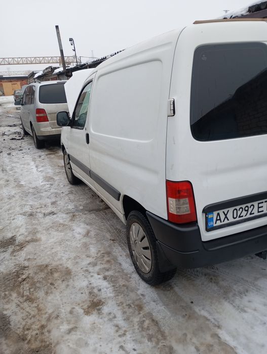 Продам пежо партнер.