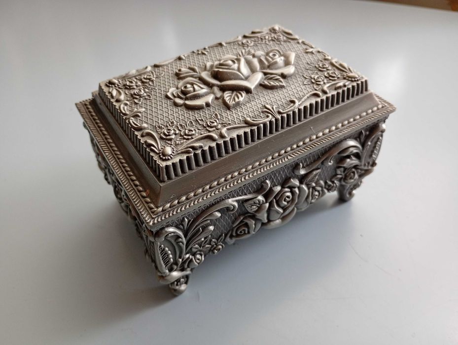 супер подарок женщине: шкатулка для украшений Роза в винтажном стиле