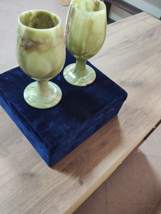 Бокали з натурального каменю