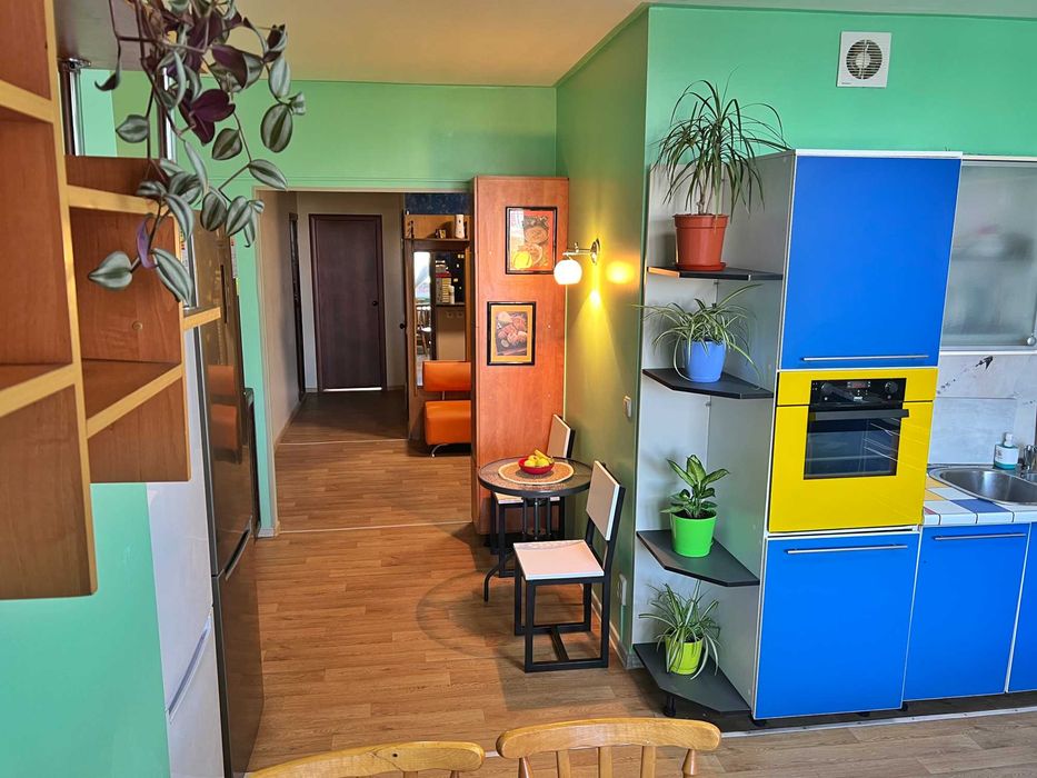 Кімната на двох біля метро Деміївська, поруч Roshen! Без комісії!