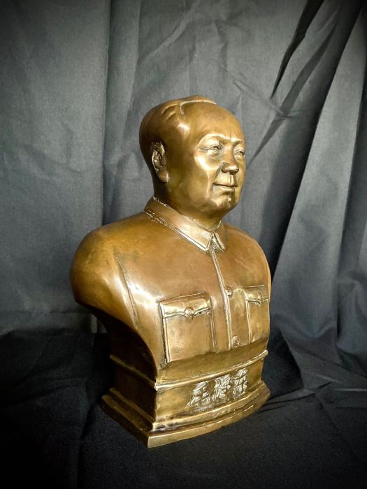 Busto em bronze de Mao Tse Tung