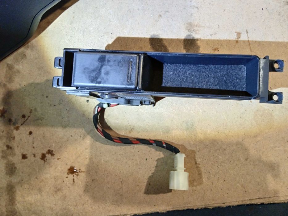 ПРИКУРИВАТЕЛЬ AUDI A4 B5 Рестайл 99-01 VAG 8D0863284C: 1 200 грн
