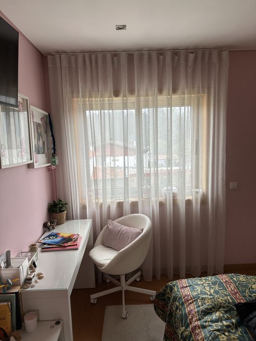 Duas Molduras brancas de parede