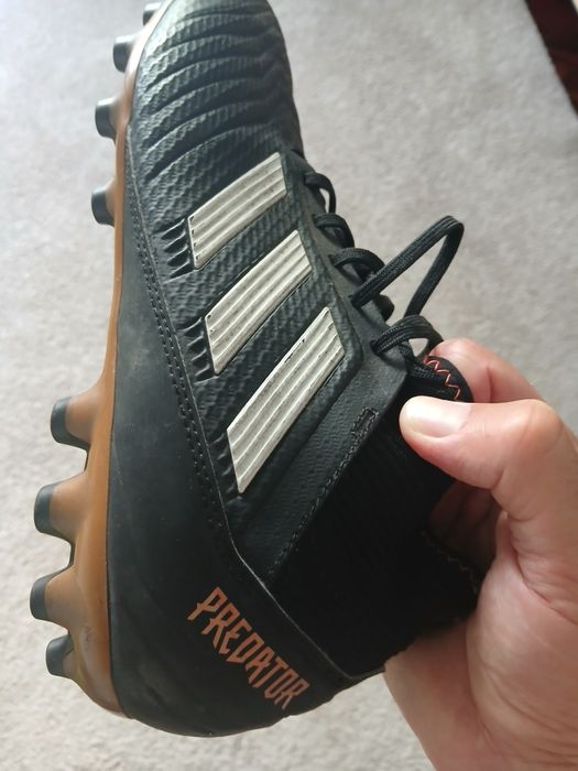 Adidas Predator - tamanho 47,5