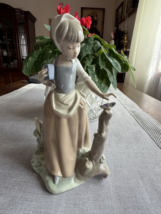 Figurka Dziewczynka z Motylem Nao Lladro