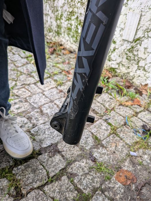 Suspensão Rock Shox Boxxer