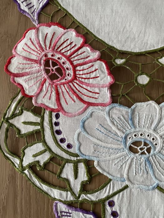 bieżnik haftowany serweta