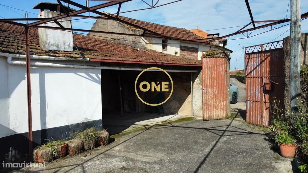 Moradia T3 em Oliveira de Azeméis para restauro