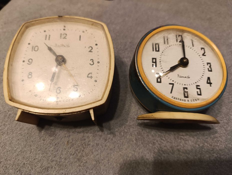 dwa stare budziki witjaz - PRL