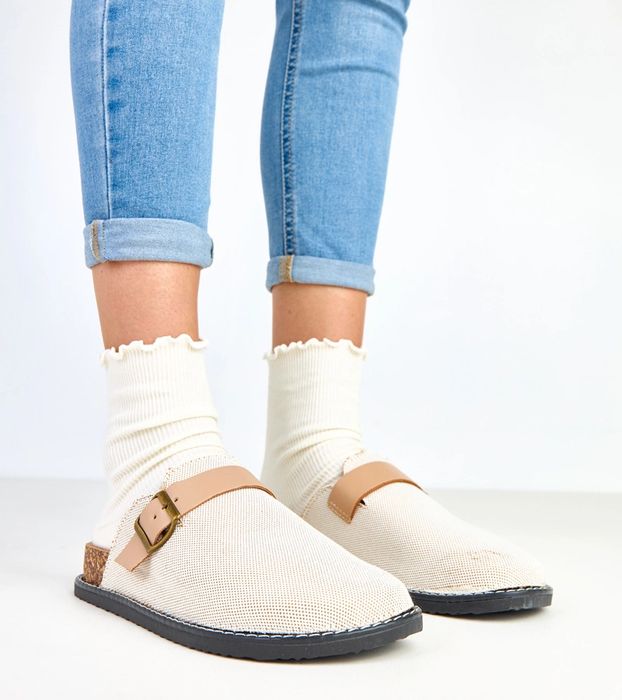 Beżowe kapcie na korkowej platformie ze sprzączką Polly