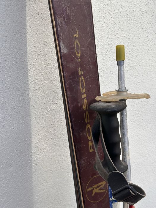Lote de 2 Conjuntos de Esqui Rossignol com Bastões – Vintage