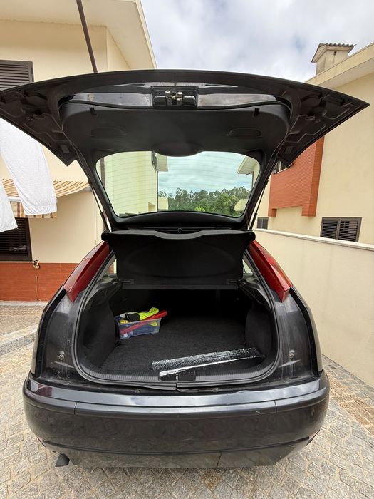Vendo ford focus 1.8 (negociável)