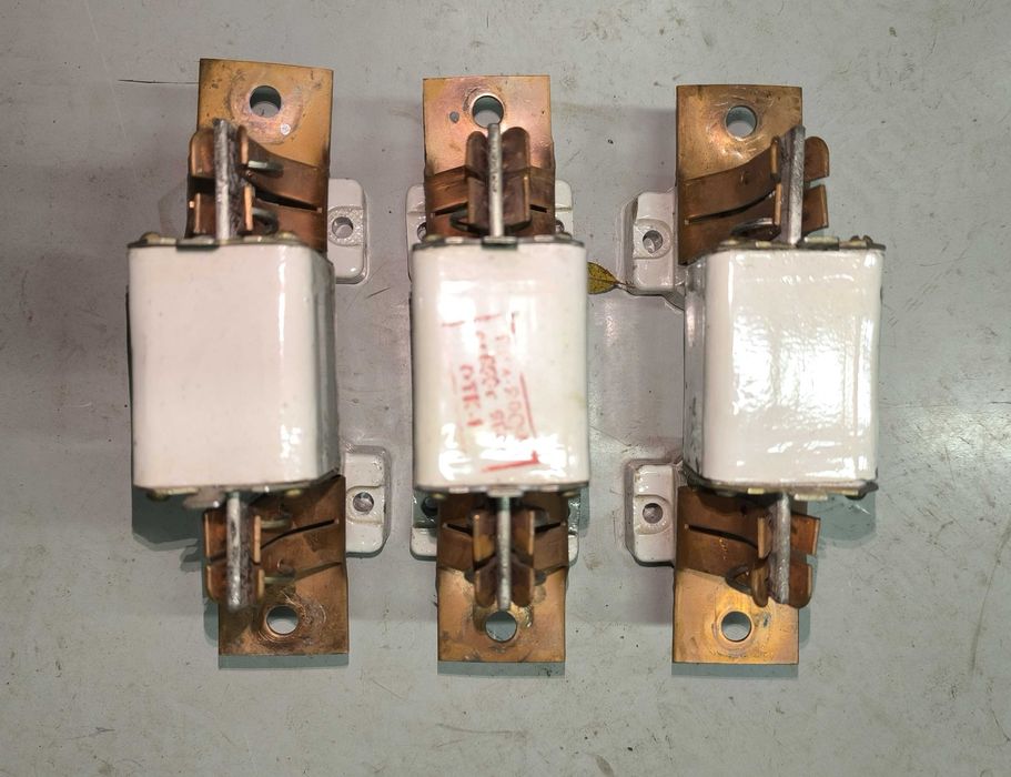 Тримач запобіжника ПН-2