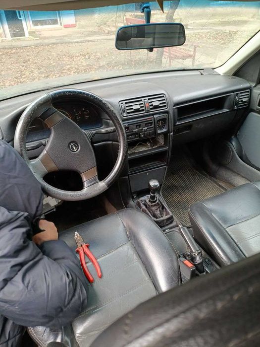 Продам опель вектра 1993 года  недорого 40000