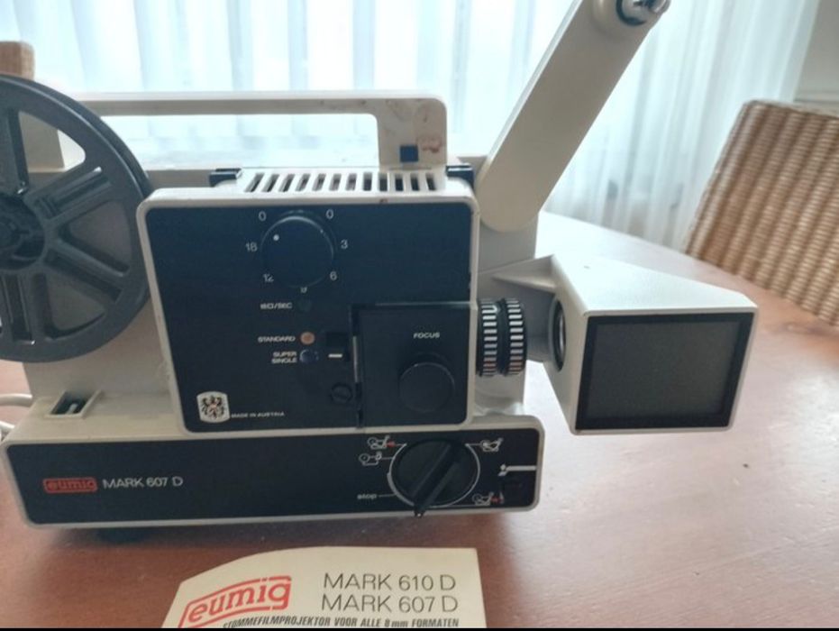 Eumig Mark 607 D – Projetor de Filmes 8 mm
