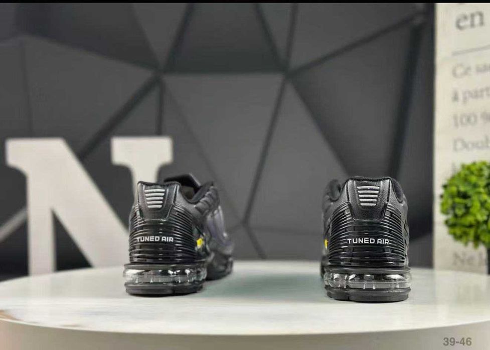 Air Max TN Plus III R.45