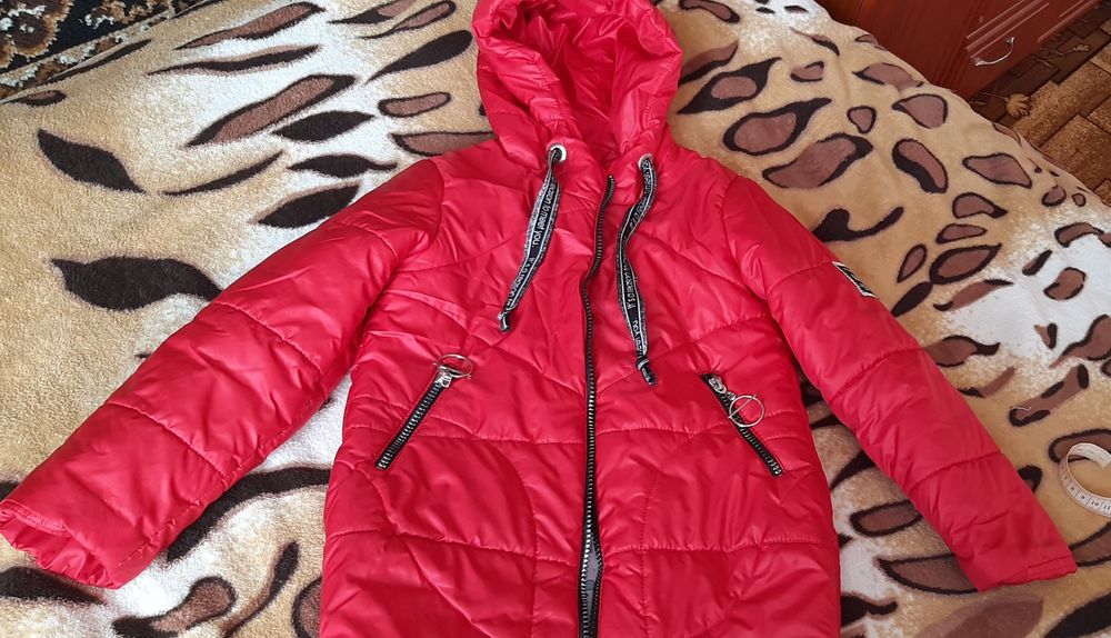 Демисезонная куртка на девочку