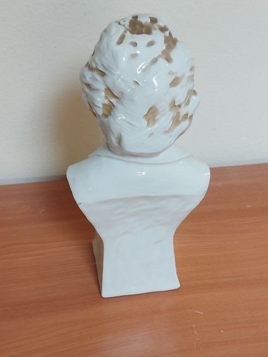 Busto em material da Estatuária