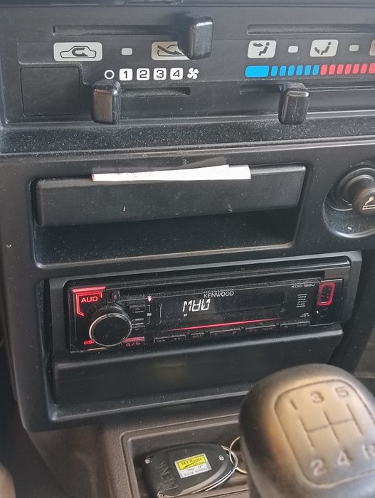 Nissan Sunny — fotografia 9