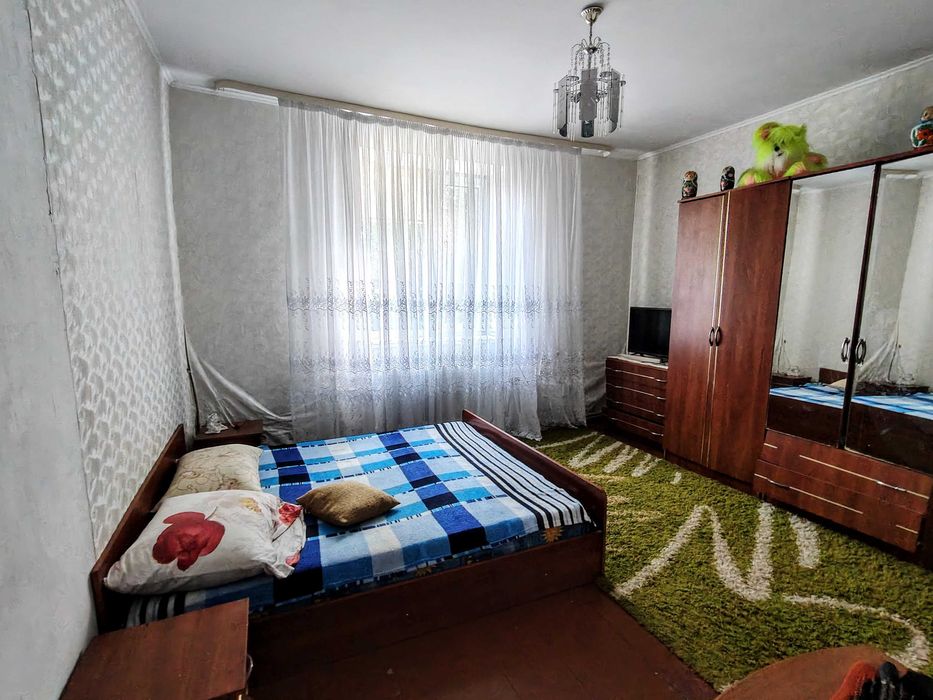 Будинок на просторій земельній ділянці між Базарчиком та Сушильним