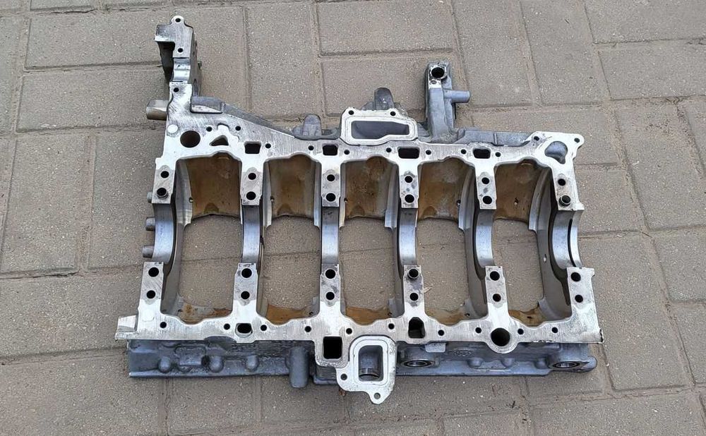 AUDI A6 S6 , A8 S8 blok silnika 5,2 FSI .