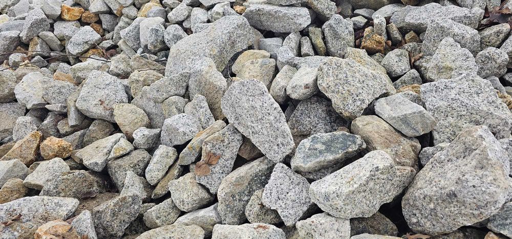 Kora kamienna gnejs do gabionów kamień ogrodowy grys kostka gabion