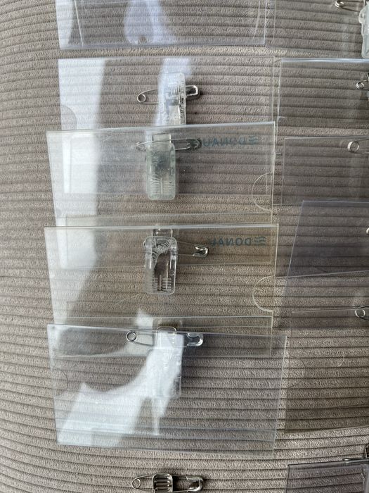 Identyfikatory 22 szt przezroczyste konferencyjne przypinane