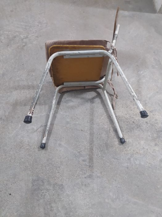 Cadeira comum com costas64584713385346123