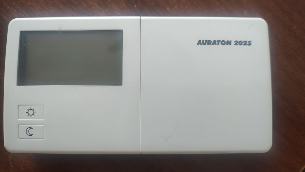 Auraton 2025 programowalny regulator temperatury