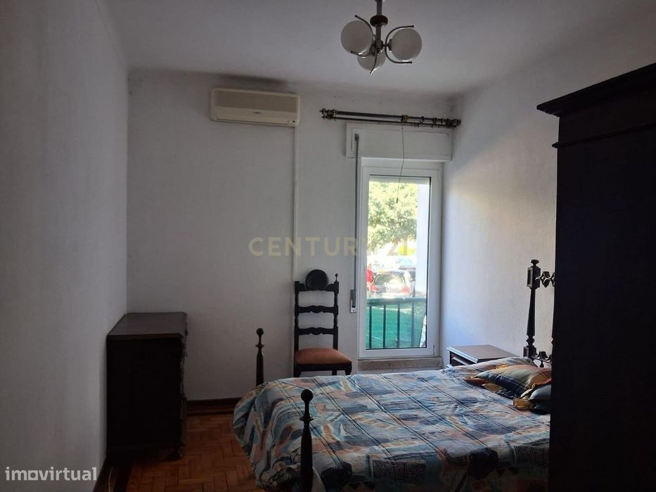 Apartamento para “ARRENDAMENTO”, de tipologia T3, com 1 WC, varanda co