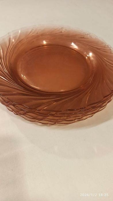 Conjunto de pratos e saladeira em pirex rosa