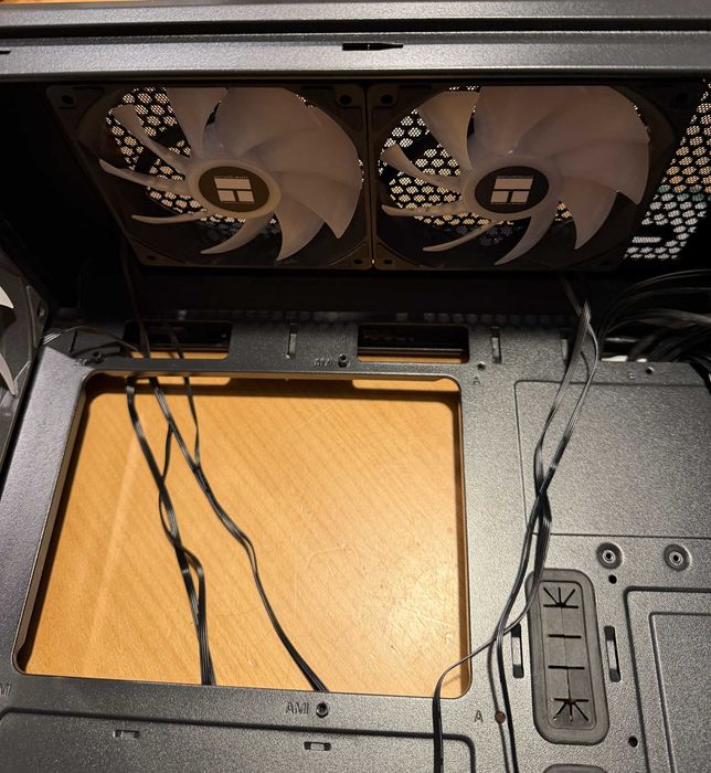 Obudowa Genesis Irid 505F + 6 wiatraków ARGB Thermalright TL-C12C-X28