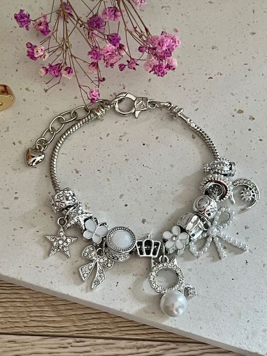 Srebrna bransoletka z charmsami Ala Pandora kot prezent biżuteria glamour viral must have boho vintage