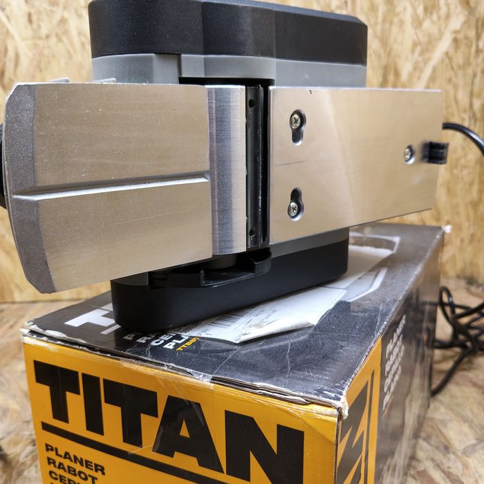Strug elektryczny titan 900w ttb876pln