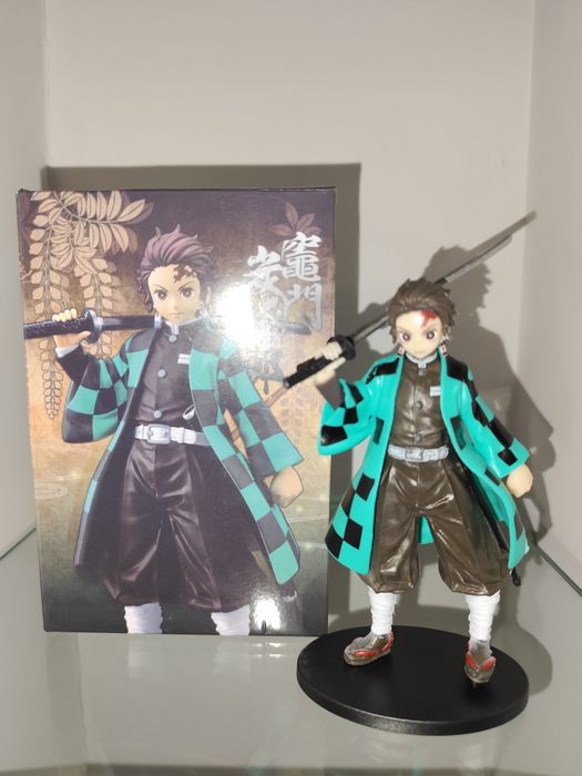 Figuras Demon Slayer com caixa