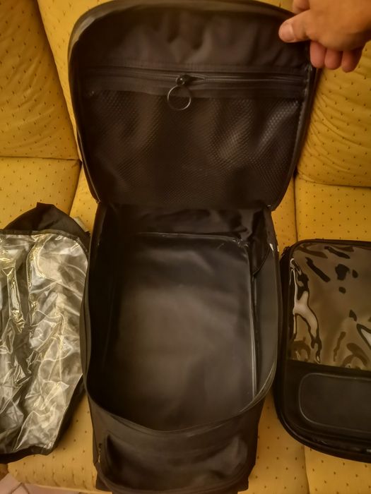 Saco moto viagem com iman grande espaço pois divide em 2 sacos novo
