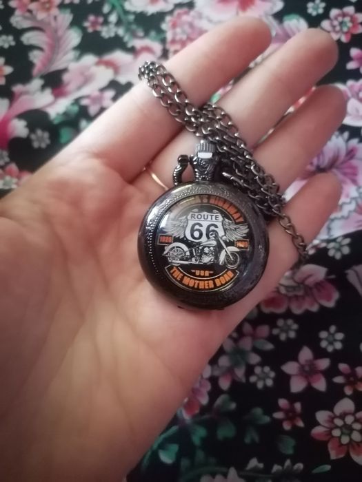 Zegarek nowy na łańcuszku