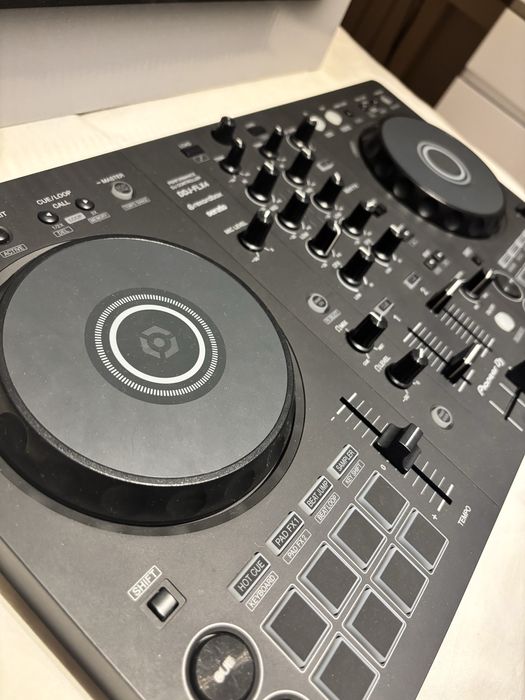 Mesa de dj DDj flx 4