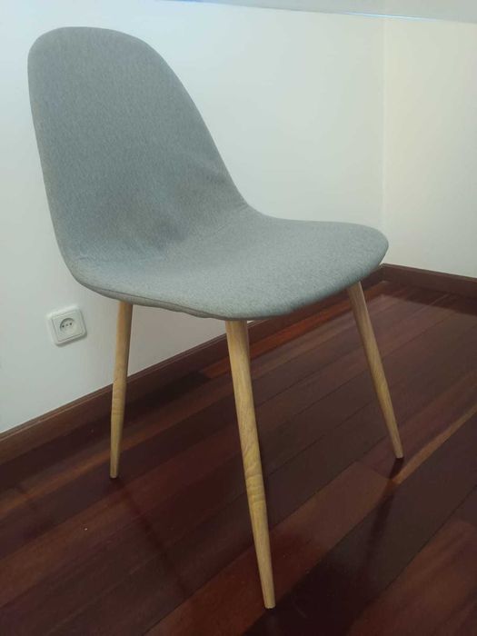 Mesa jantar Saskia 90x160 carvalho vidro com 04 cadeiras jantar Tinglev carvalho cinzento .