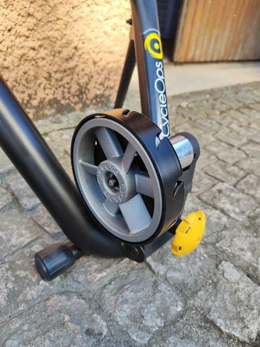 Rolo Treino bicicleta +pneu +suporte frontal (vendo junto ou separado)