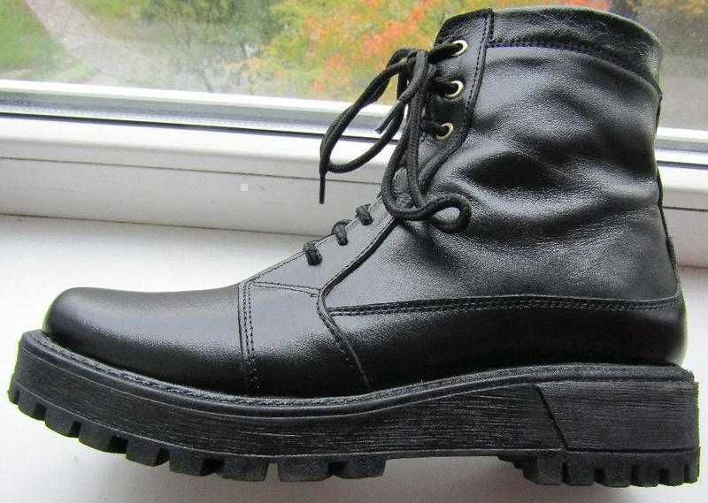 Зимові шкіряні черевики, чудовий стан