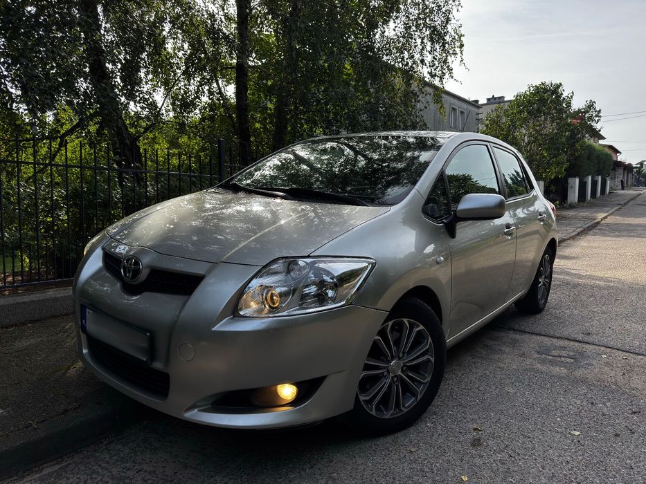 Toyota Auris 2.0D 5 drzwi hak klimatronik alufelgi