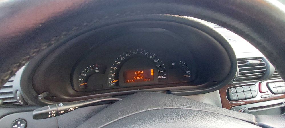 Mercedes-Benz c220 cdi Elegance 143cvs 2002 cx Automática